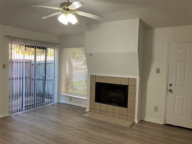 Building Photo - 8048 Sands Point Dr Unit A