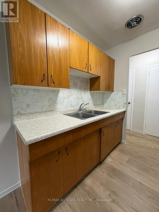 Photo - 73 Albert St Unit 8