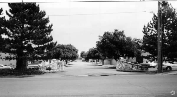 Building Photo - Hill Villa Apartments