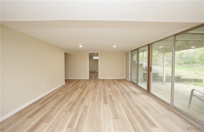 Photo - 100 Bridle Ln