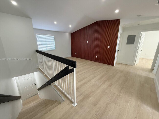 Building Photo - 3252 W 70th St Unit 202 Rental
