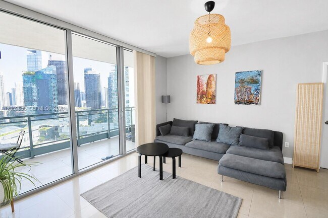 Photo - 90 SW 3rd St Unidad 3212