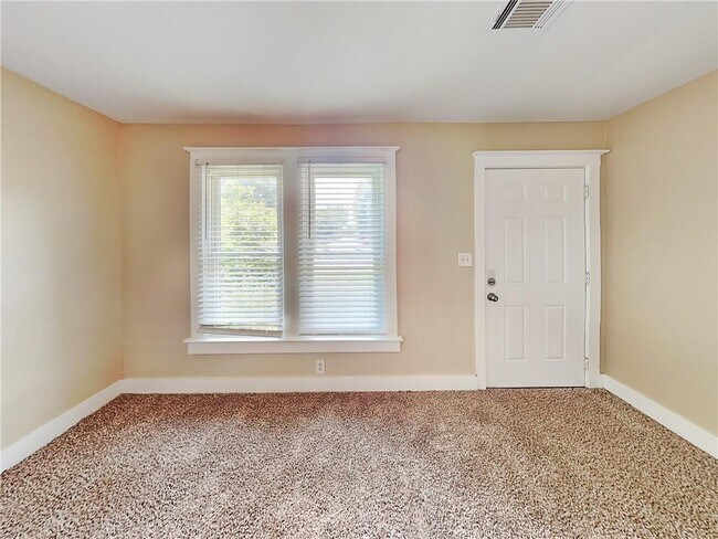 Photo - 2497 Lakewood Ave SW