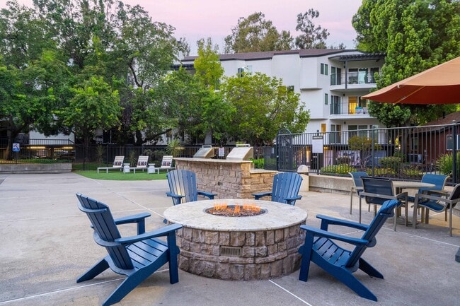 Pozo de fuego | Creekwood | Apartamentos en alquiler en Hayward CA