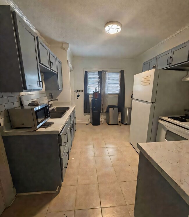 Photo - 3 bedroom 1 bath house w/ 2 car garage