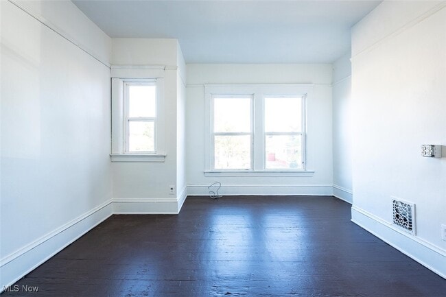 Building Photo - 3300 W 98th St