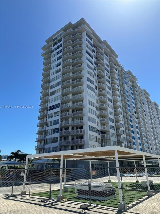 Building Photo - 18021 Biscayne Blvd Unit 901