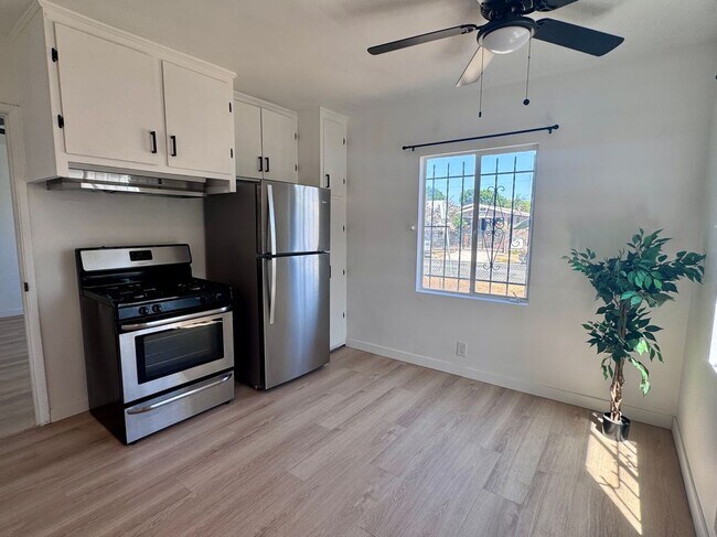 1542 W 60th St Unit 1