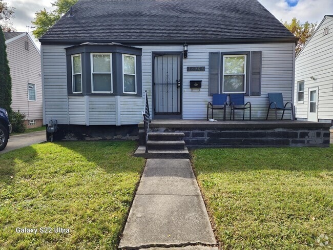 Building Photo - 18964 Elkhart St Rental