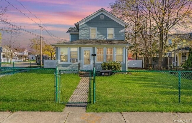 Building Photo - 40 Amity St