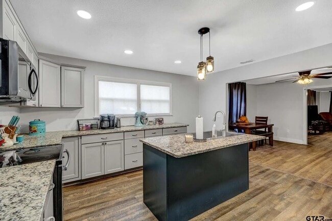 Photo - 111 Craig Dr