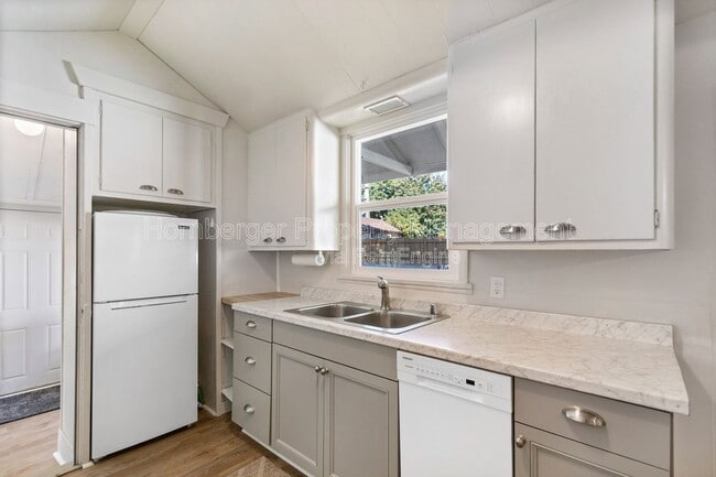 Photo - 1810 W 11th Ave