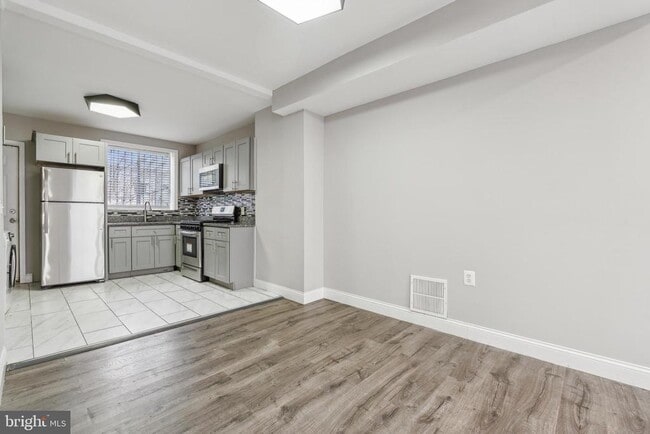 Photo - 450 Furrow St