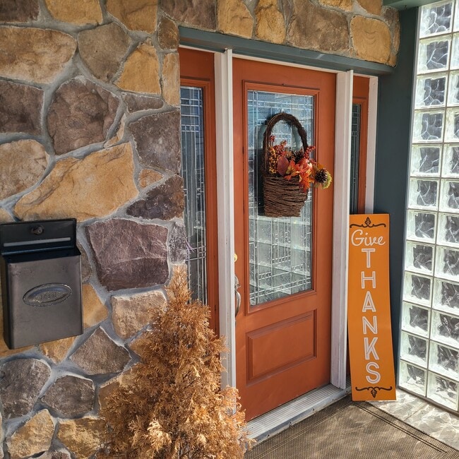 Building Photo - 166 Huber St Unit 2