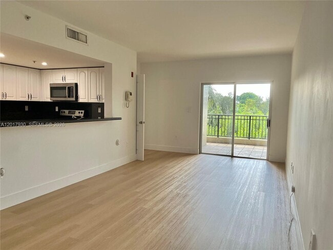Photo - 120 Douglas Rd Unit 306
