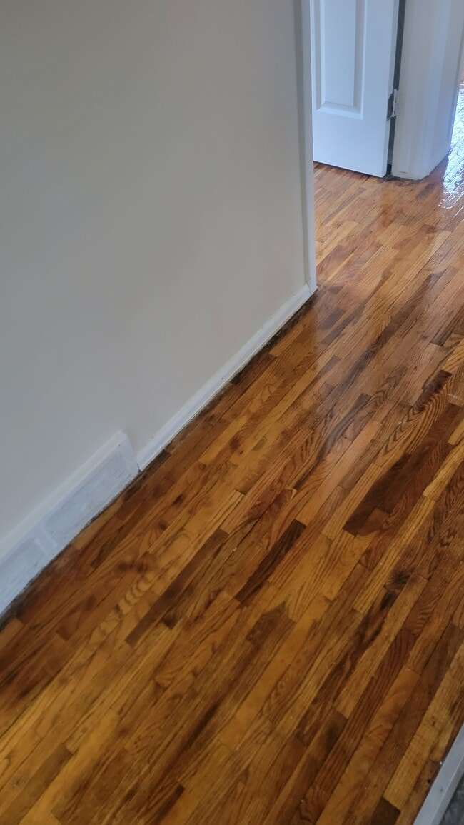 Building Photo - 2512 Maplewood Ave