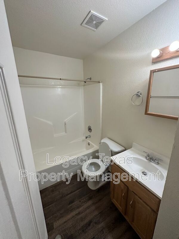 Photo - 1110 Williams Ave Unit A