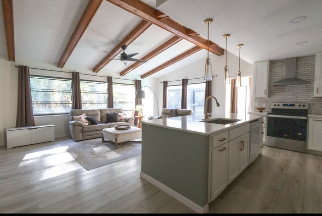 Photo - 19 Hollyhock Ct