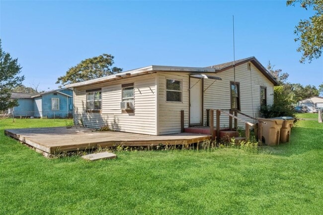 Photo - 40542 W 3rd Ave