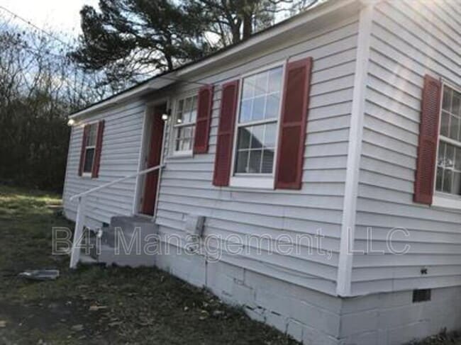 Photo - 742 Randall St SW