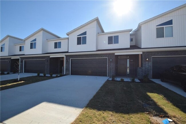 Photo - 1831 Lapis Ave