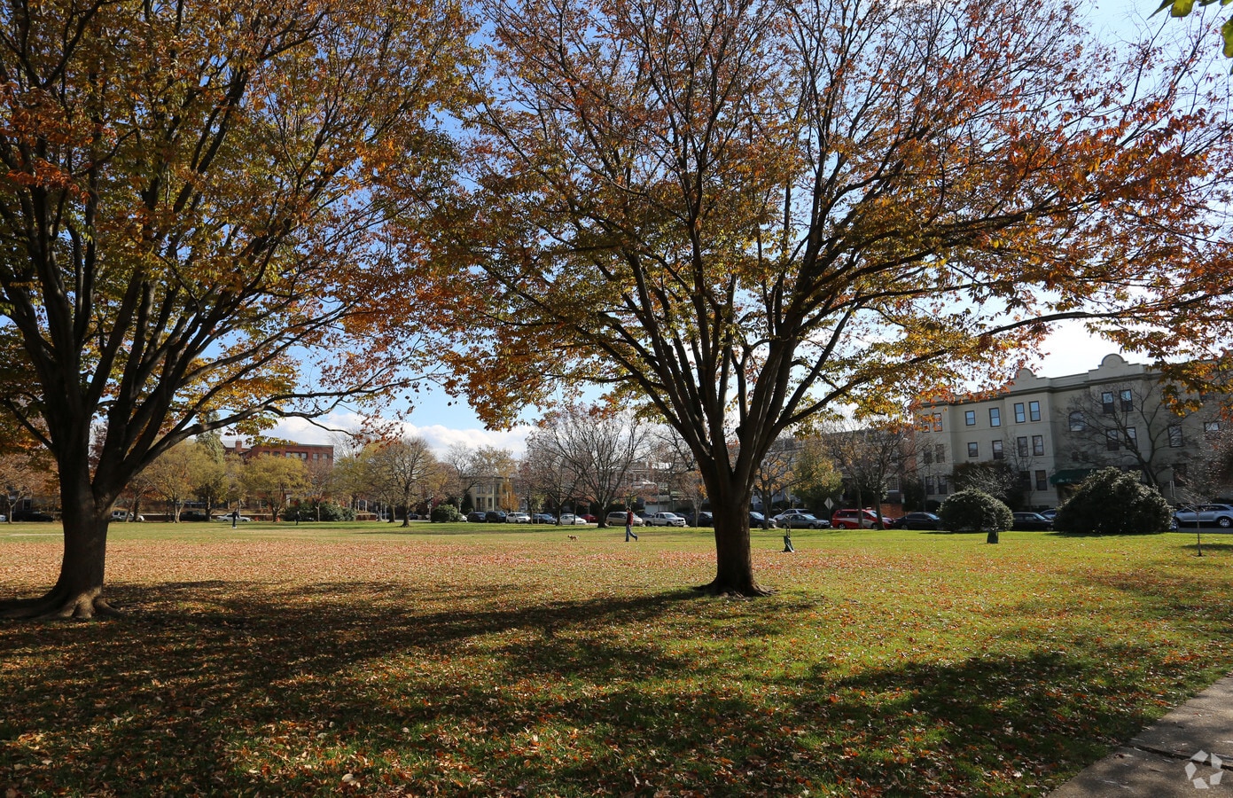 Photo - 435-437 2nd St SE