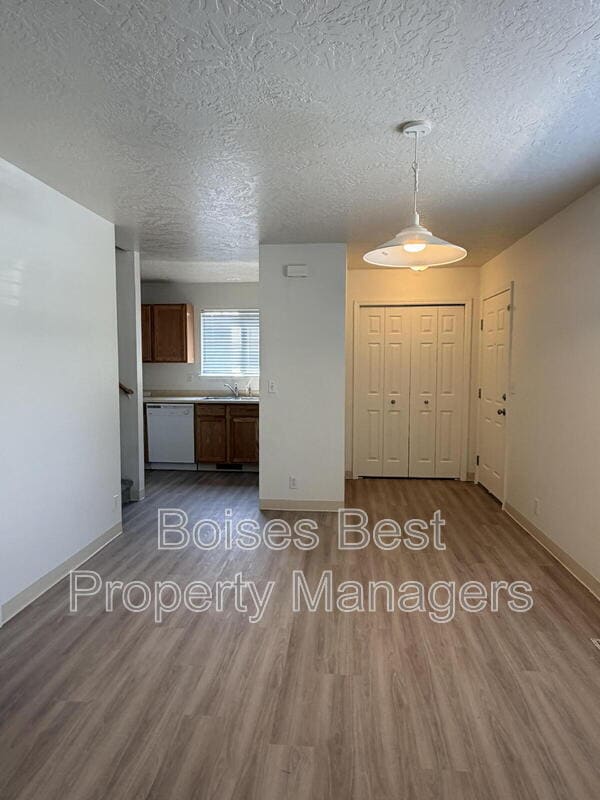 119 E King St