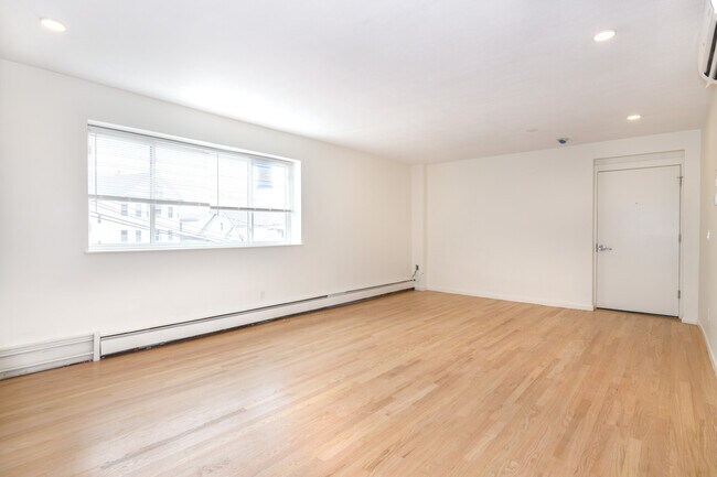 196 Hillside St Unit 9