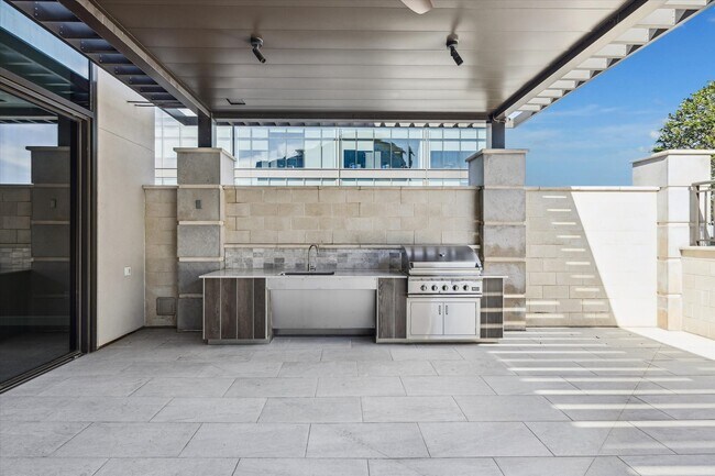 Photo - 9757 Katy Fwy Unit 822