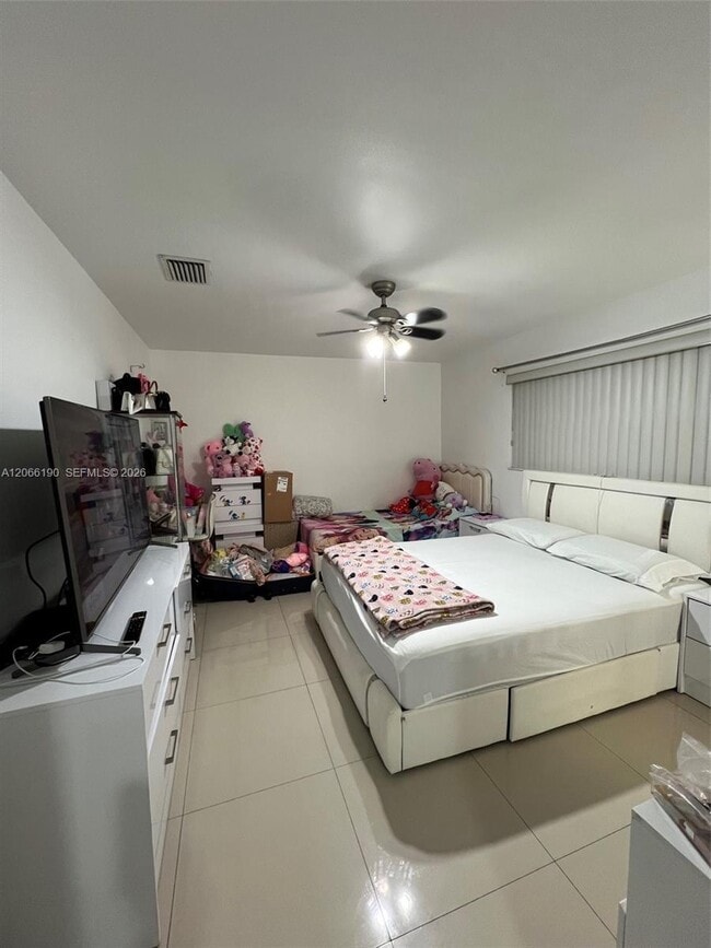 Photo - 467 E 13th St Unidad 467B