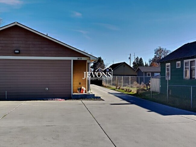 Photo - Spacious 3-Bedroom, 2-Bathroom Apartment in Central Yakima