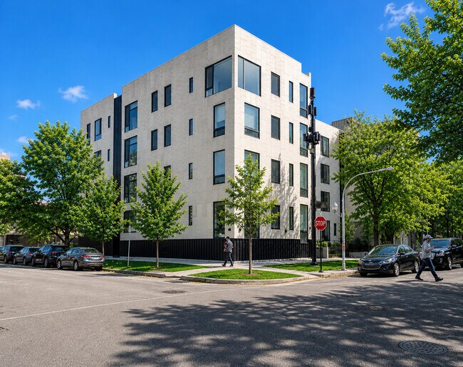 Building Photo - 3757 N Sheffield Ave