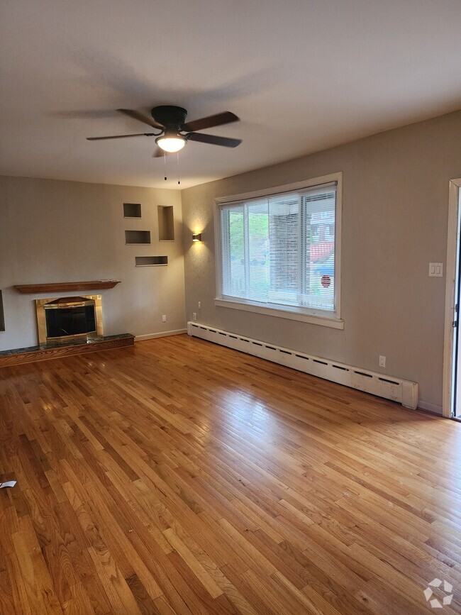Building Photo - 5505 Beacon St Rental