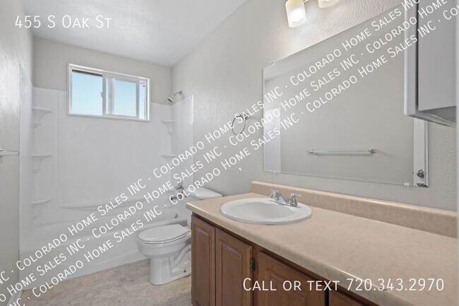 Photo - 455 S Oak St