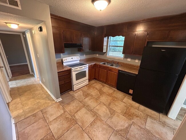Photo - 3br 1BA house with decorative mantle and garage with move in special for July!