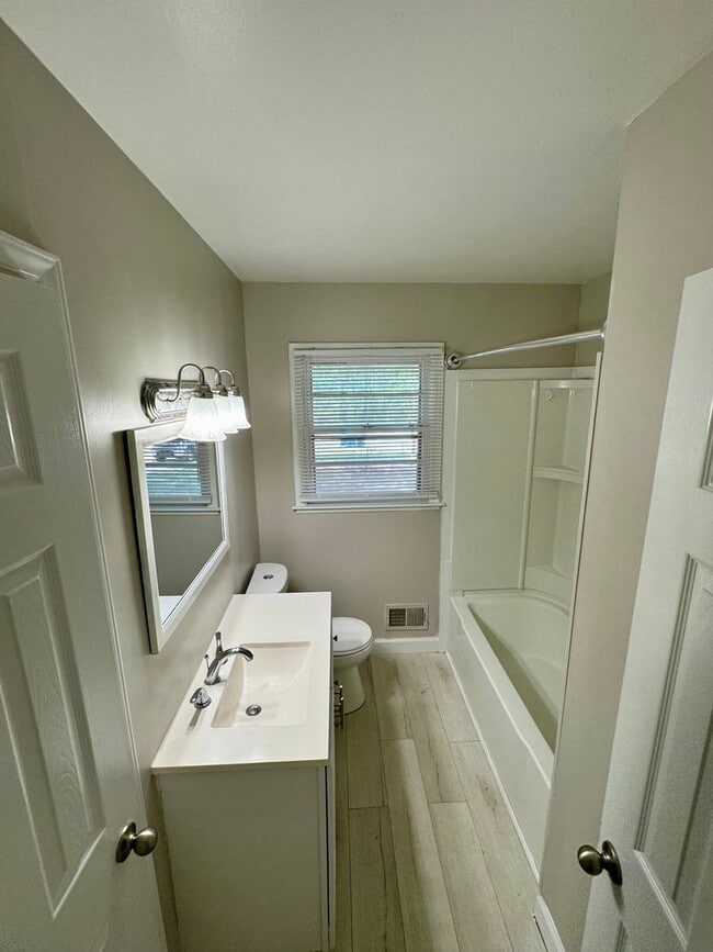 Photo - 505 Locust Ln