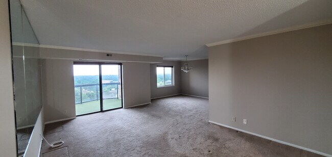 Photo - 8380 Greensboro Dr Unidad 722