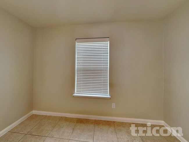Photo - 108 Rushmore Ln