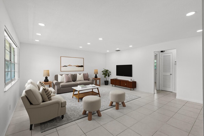 Building Photo - 1908 NW 4th Ave Unit 220