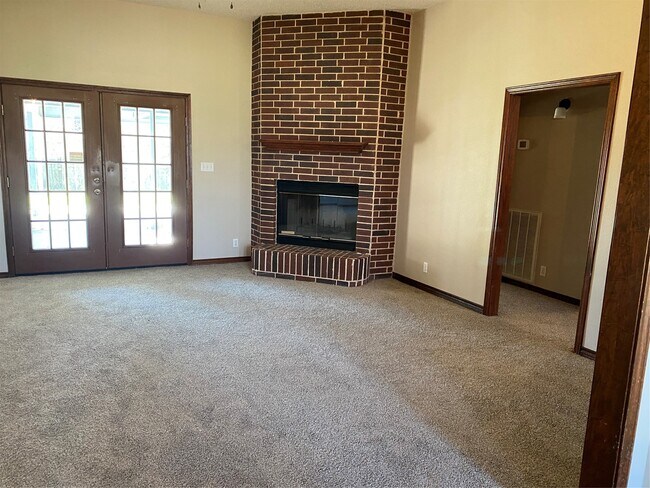 Photo - 301 Jansen Dr