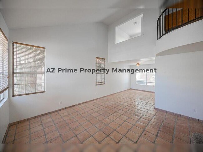 Photo - 489 W Carmen St