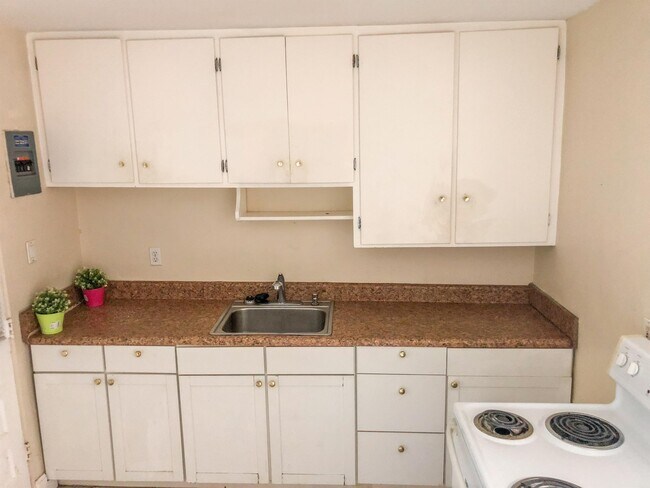 Photo - 212 E Drury Ave