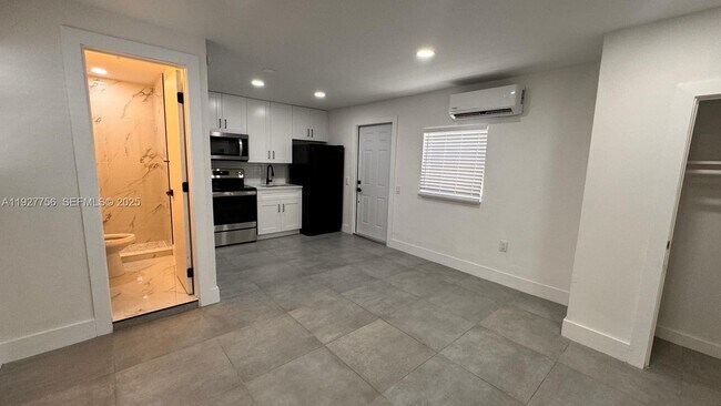 Photo - 1933 Washington St Unit 1935 B