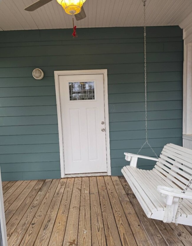 Photo - 402 Laurel St