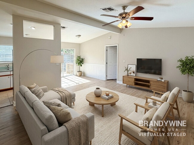 Photo - 132 E 8th St