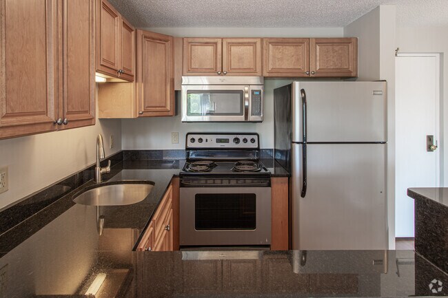 1 Bedroom 1 Bath / 696 sf