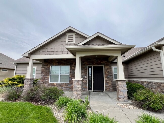 Building Photo - Executive Style Home in Grand Mere