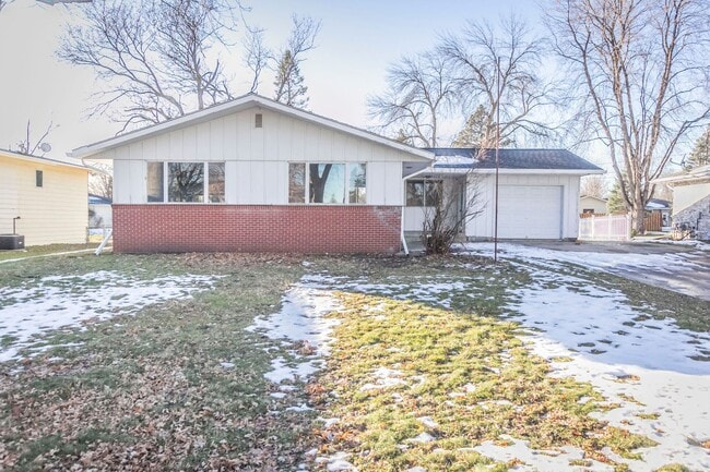 Building Photo - Spacious 3 Bedroom 1 Bathroom Rental