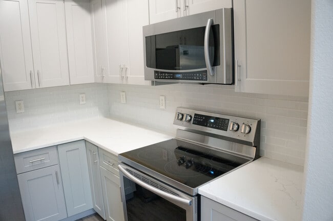 Photo - 900 S 94th St