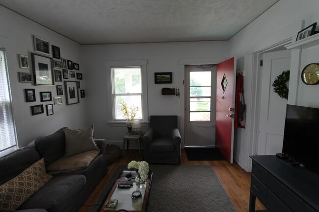 Photo - Beautiful 2-bedroom Charmer in Aksarben
